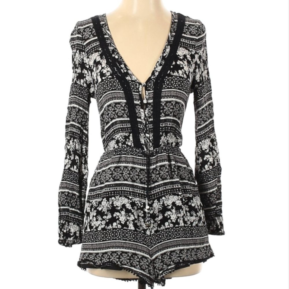 HOUSE OF HARLOW 1960 ROMPER